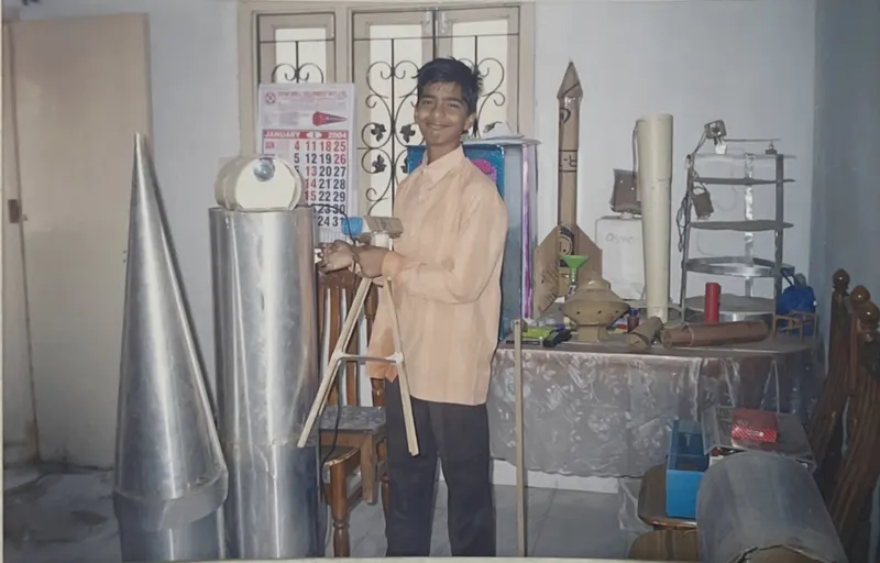 Praveen Kumar Gorakavi — Placing a self-made projector over a self-made rocket — curiosity with no ceiling